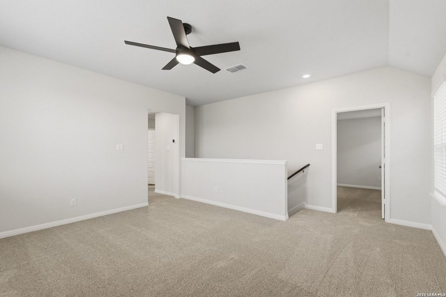 Spacious, unfurnished interior of a new home in Cinco Lakes, San Antonio (Image 15).