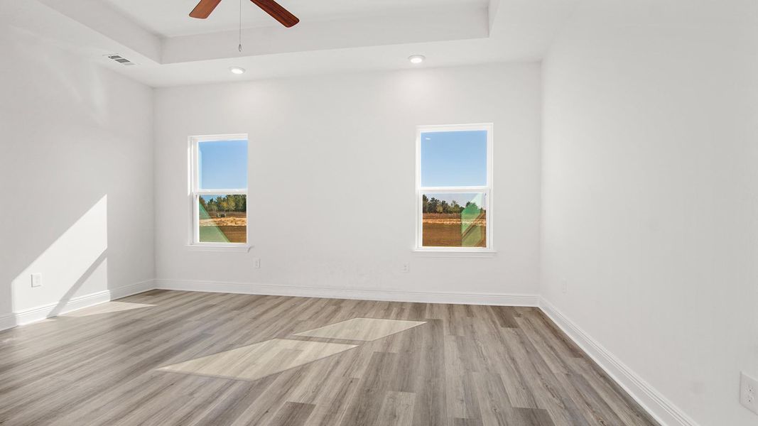 Spacious, unfurnished interior of a new home in Owl's Head Farms, Freeport (Image 19).