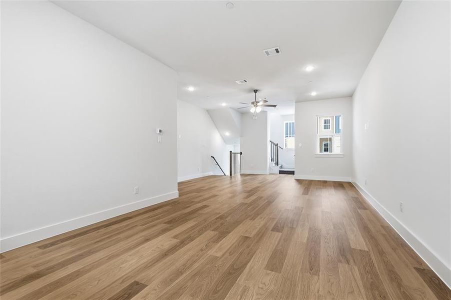 Spacious, unfurnished interior of a new home in Collin Creek, Plano (Image 18).