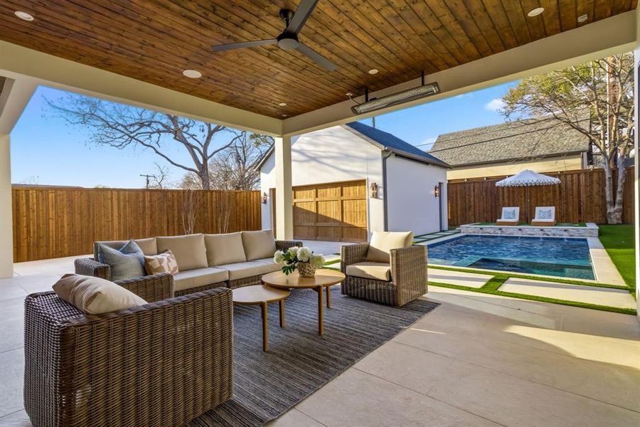 Exterior details and patio area of a home in , Dallas (Image 3).