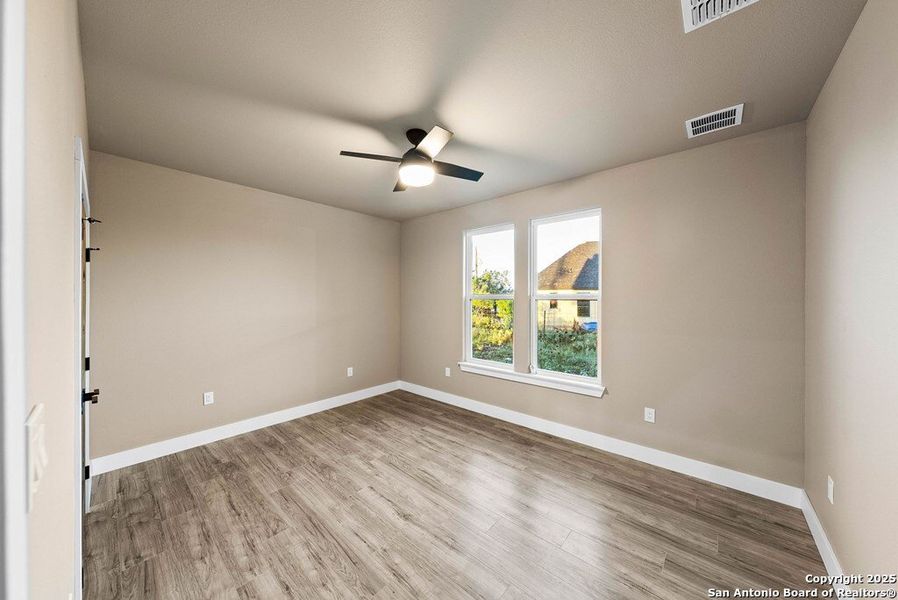 Spacious, unfurnished interior of a new home in , Kerrville (Image 20).