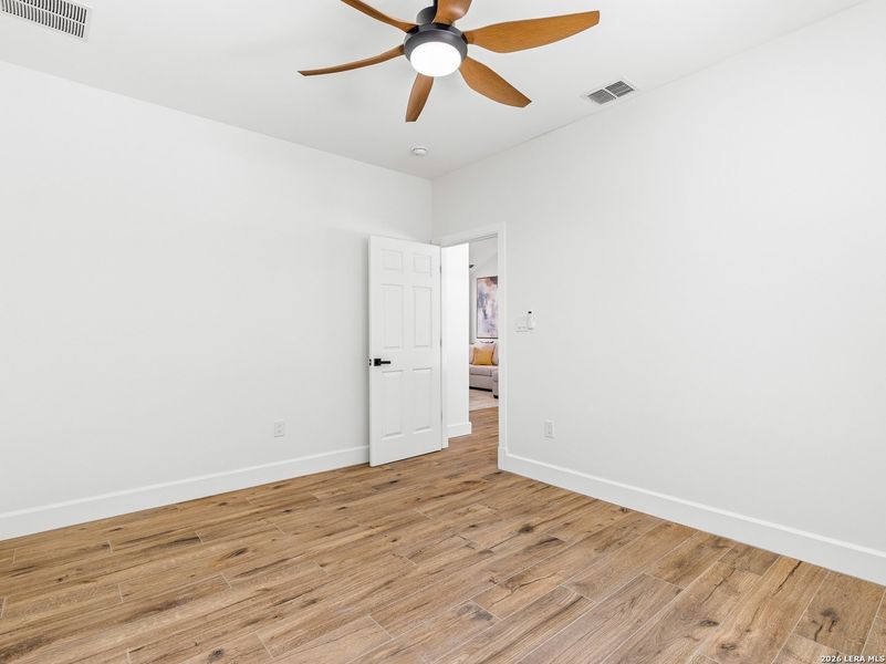 Spacious, unfurnished interior of a new home in , Terrell Hills (Image 33).