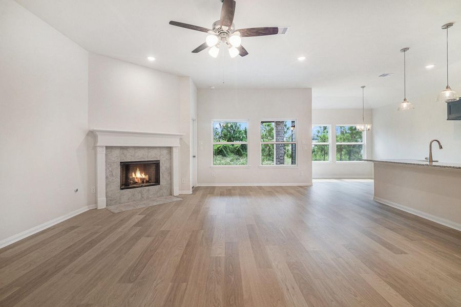 Spacious, unfurnished interior of a new home in Deer Pines, Conroe (Image 16).