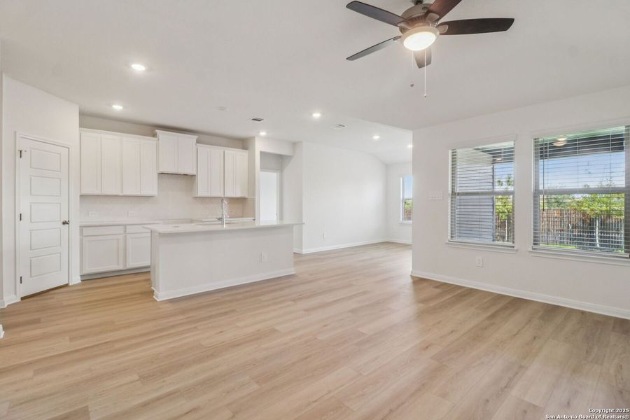 Spacious, unfurnished interior of a new home in Catalina, Converse (Image 14).