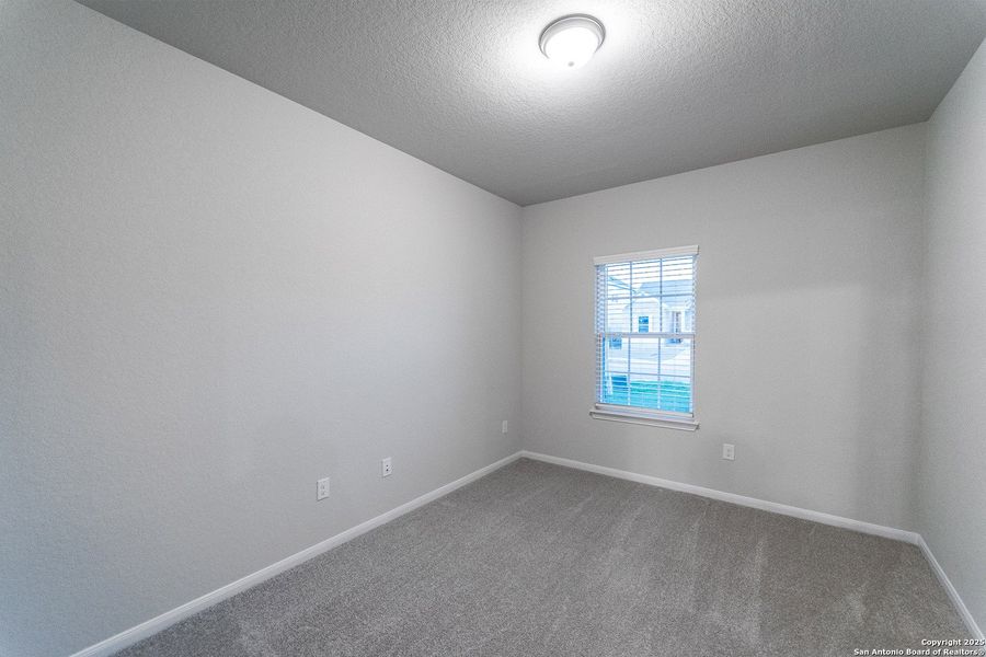 Spacious, unfurnished interior of a new home in Hennersby Hollow, San Antonio (Image 9). Spacious, unfurnished interior of a new home in Hennersby Hollow, San Antonio (Image 9).