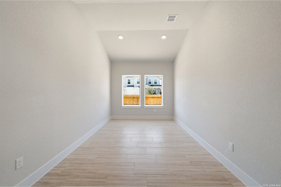 Spacious, unfurnished interior of a new home in Swenson Heights, Seguin (Image 15).