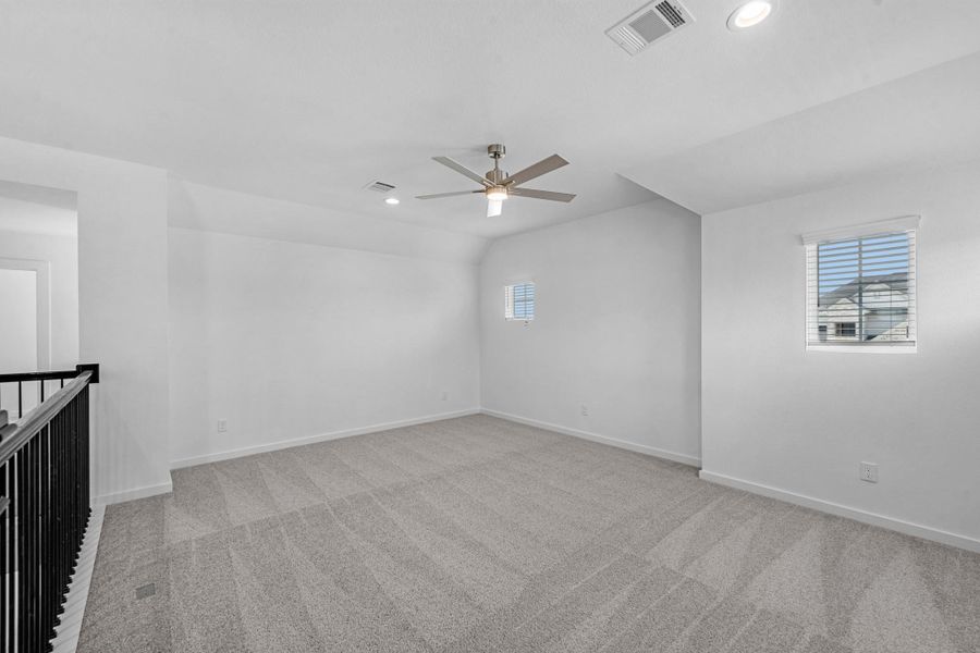 Spacious, unfurnished interior of a new home in Grand Mason Crossing, Katy (Image 18).