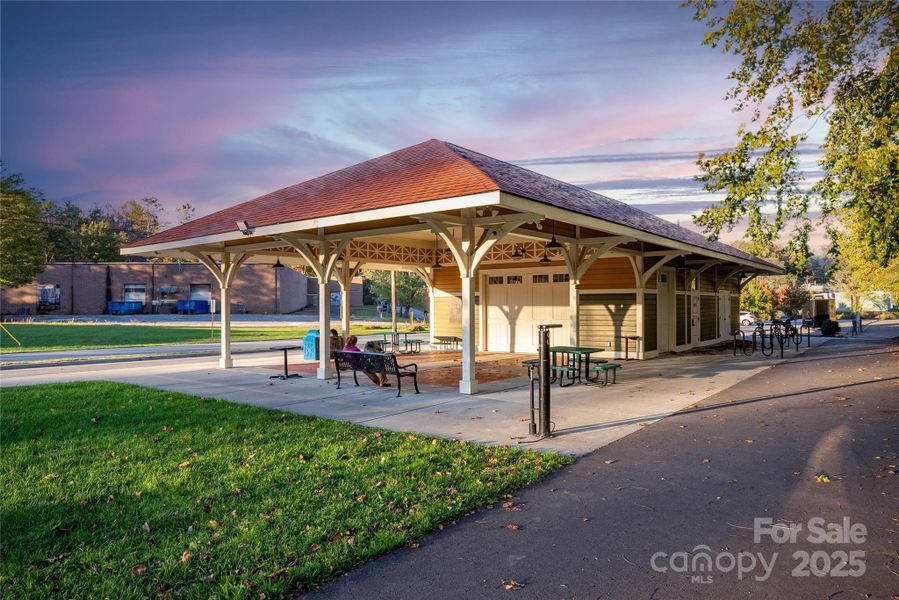 Community amenities in , Brevard (Image 37).