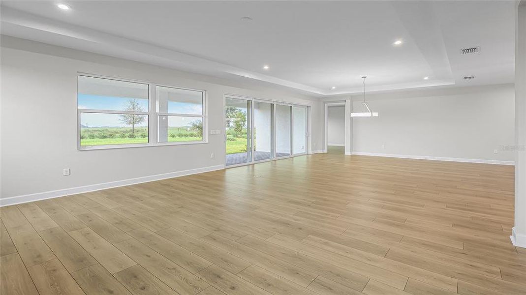 Spacious, unfurnished interior of a new home in Cresswind at Lake Harris, Tavares (Image 25).