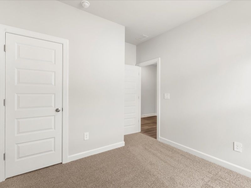 Spacious, unfurnished interior of a new home in Vickery Station, Woodruff (Image 21).