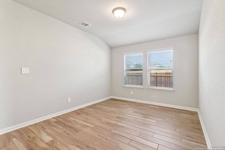 Spacious, unfurnished interior of a new home in Arcadia Ridge - Classic Series, San Antonio (Image 30).