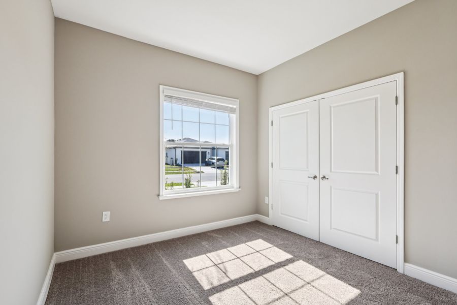 Spacious, unfurnished interior of a new home in Oakstone Farms, Leesburg (Image 28).