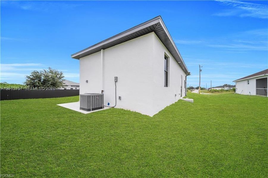 Exterior details and patio area of a home in , Lehigh Acres (Image 4).