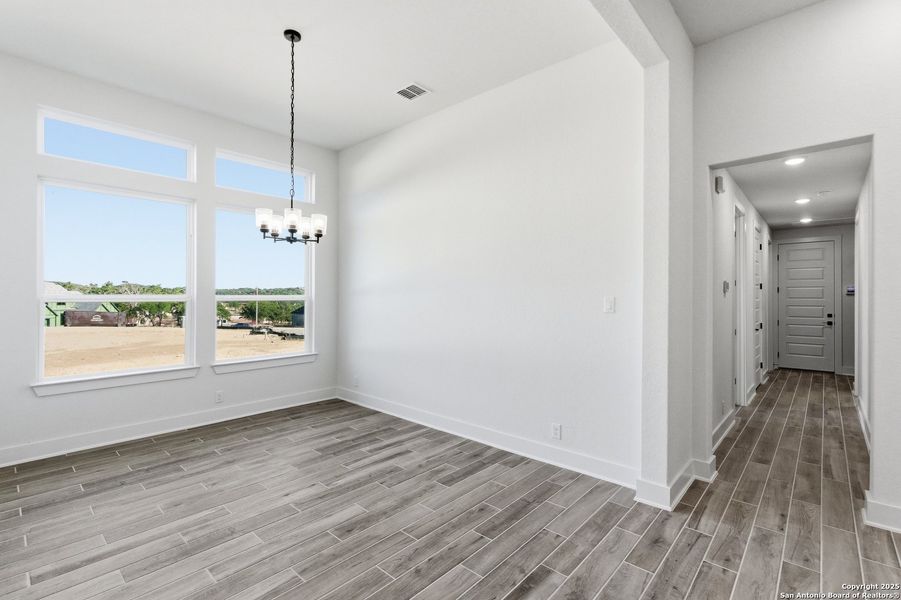 Spacious, unfurnished interior of a new home in Caliza Reserve, Boerne (Image 20).