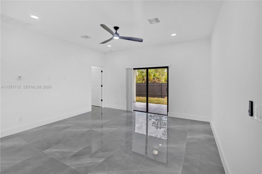 Spacious, unfurnished interior of a new home in , Lehigh Acres (Image 33).