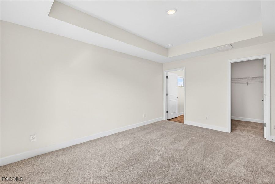 Spacious, unfurnished interior of a new home in Cape Coral, Cape Coral (Image 24).