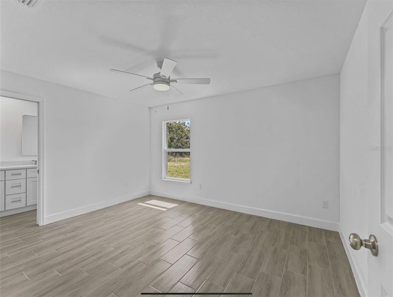 Spacious, unfurnished interior of a new home in , Ocala (Image 27).