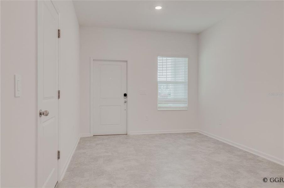 Spacious, unfurnished interior of a new home in , Davenport (Image 19).