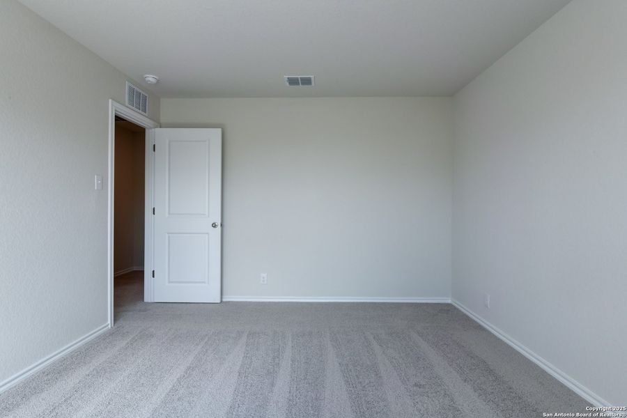 Spacious, unfurnished interior of a new home in Meadows at Hennersby Hollow 40's, San Antonio (Image 26). Spacious, unfurnished interior of a new home in Meadows at Hennersby Hollow 40's, San Antonio (Image 26).