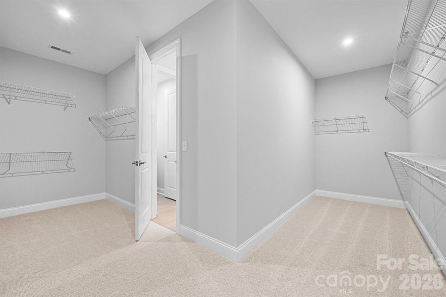 Spacious, unfurnished interior of a new home in Handsmill on Lake Wylie, York (Image 22).