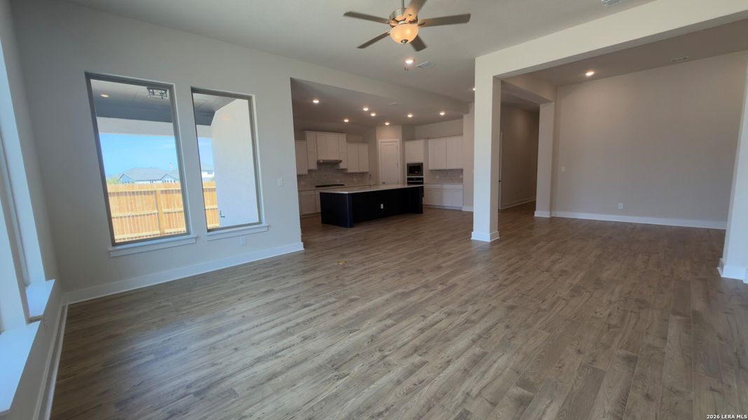 Spacious, unfurnished interior of a new home in Ladera - 60s, San Antonio (Image 5).