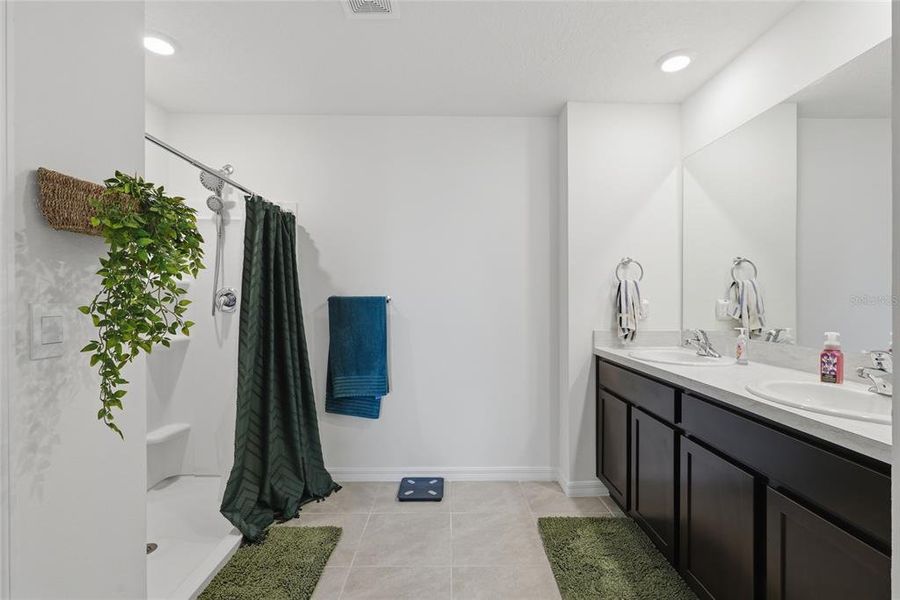 Furnished interior view inside a new home in Avalon Woods, Newberry (Image 12).