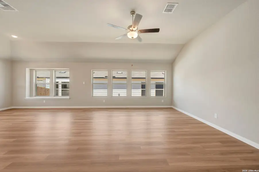Spacious, unfurnished interior of a new home in Greenspoint Heights, Seguin (Image 30).