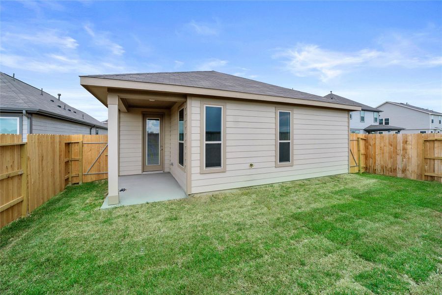 Come explore this generous backyard and rear covered patio—perfect for kids to play freely and adults to unwind in comfort!