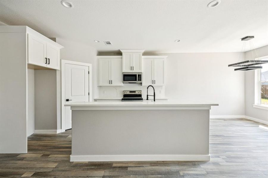 Furnished interior view inside a new home in , Glenn Heights (Image 12).