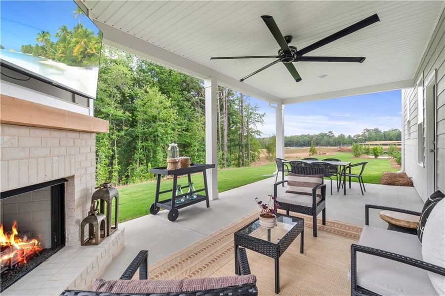 Exterior details and patio area of a home in Hamilton Lakes, Lawrenceville (Image 3).