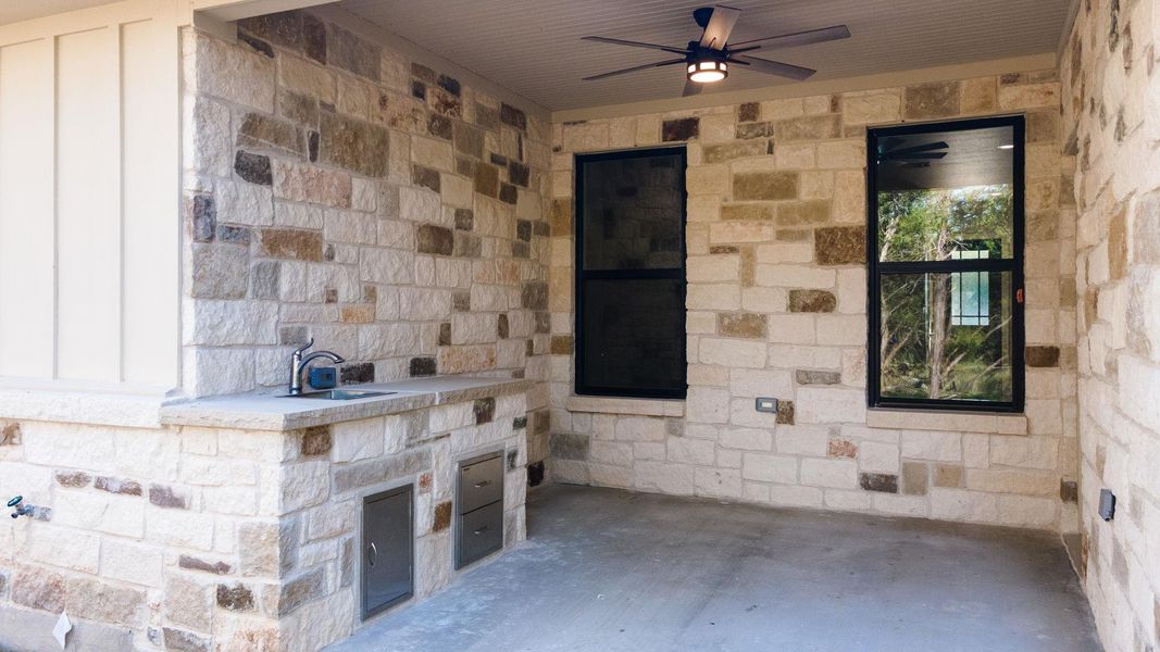 Exterior details and patio area of a home in , Lampasas (Image 21).
