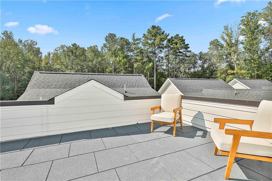 Exterior details and patio area of a home in Laurel Brooke, Peachtree City (Image 29).