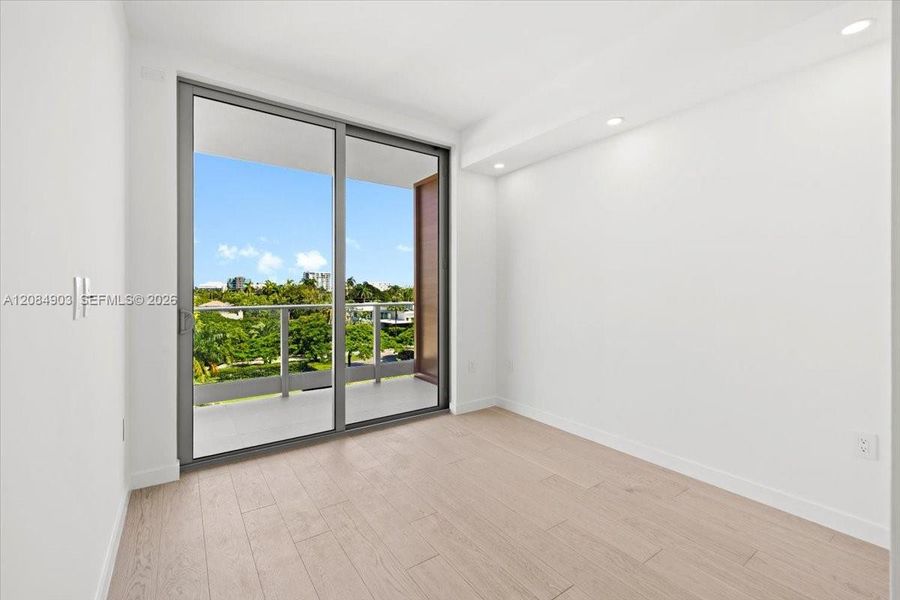 Spacious, unfurnished interior of a new home in , Miami (Image 22).