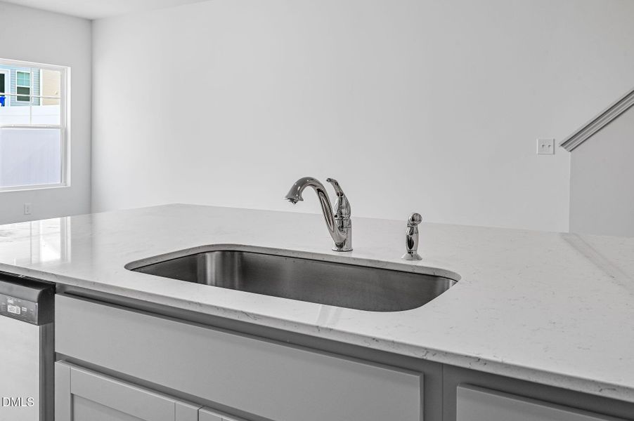 SUN_CaitlinCrossing_Pic_Cameron-15