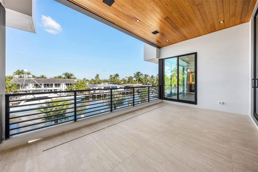 Exterior details and patio area of a home in , Fort Lauderdale (Image 15).