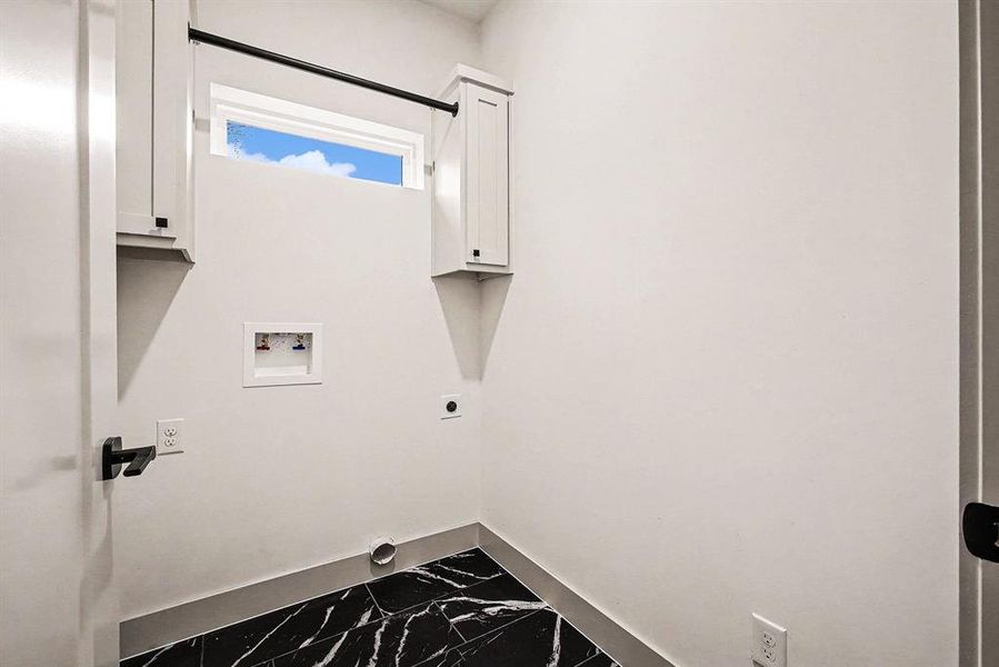Spacious, unfurnished interior of a new home in , Dallas (Image 18).