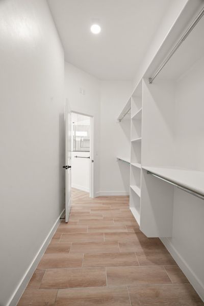 Spacious, unfurnished interior of a new home in Tierra Del Este 91, El Paso (Image 32).