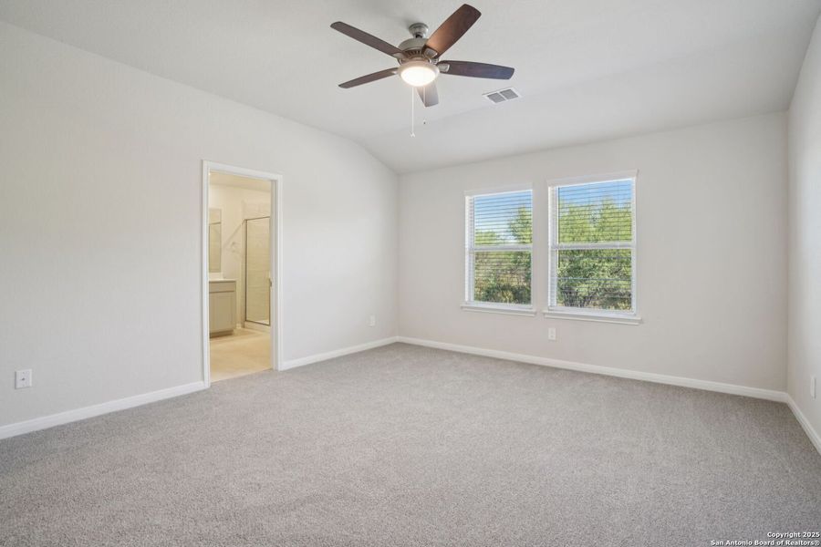 Spacious, unfurnished interior of a new home in Royal Crest, San Antonio (Image 26).