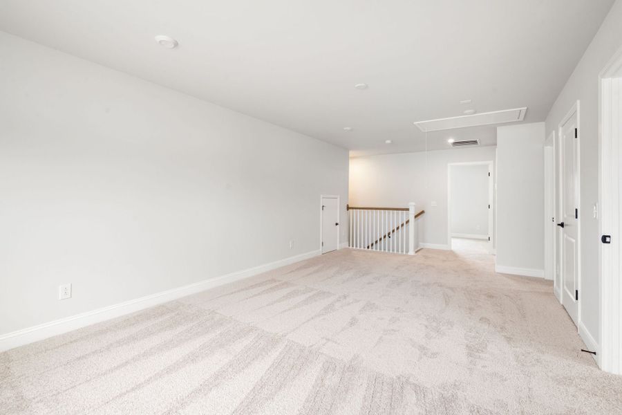 Spacious, unfurnished interior of a new home in Waterways, Richmond Hill (Image 24).