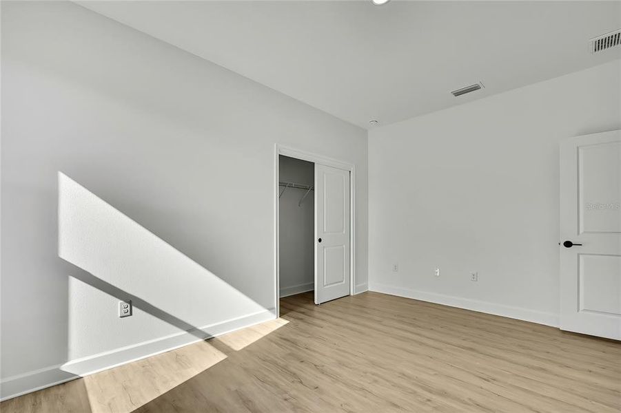 Spacious, unfurnished interior of a new home in , Weeki Wachee (Image 46).
