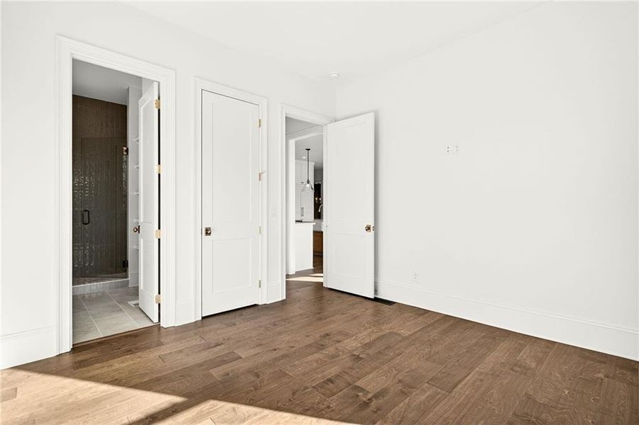 Spacious, unfurnished interior of a new home in , Roswell (Image 27).