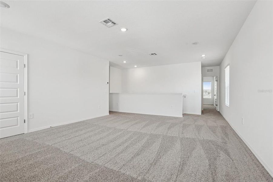 Spacious, unfurnished interior of a new home in , Lakeland (Image 18).
