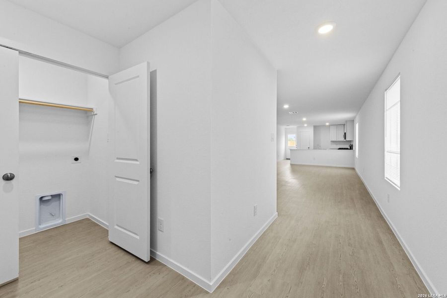 Spacious, unfurnished interior of a new home in Spring Grove, San Antonio (Image 15).