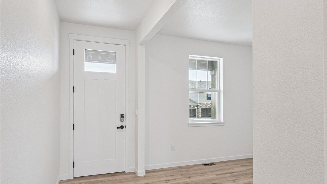 Spacious, unfurnished interior of a new home in Silver Peaks, Lochbuie (Image 10). Spacious, unfurnished interior of a new home in Silver Peaks, Lochbuie (Image 10).
