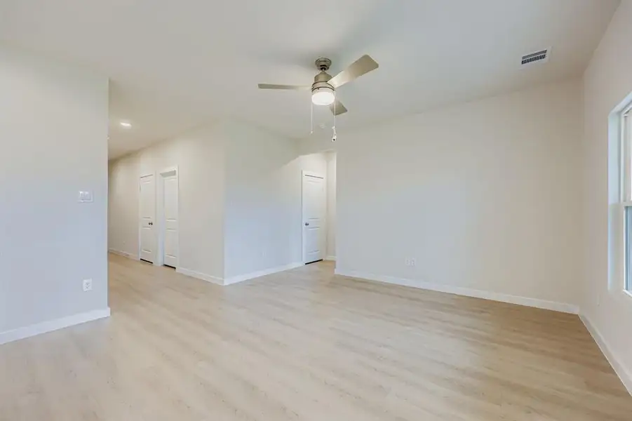 Spacious, unfurnished interior of a new home in MiraVerde, Crowley (Image 11). Spacious, unfurnished interior of a new home in MiraVerde, Crowley (Image 11).