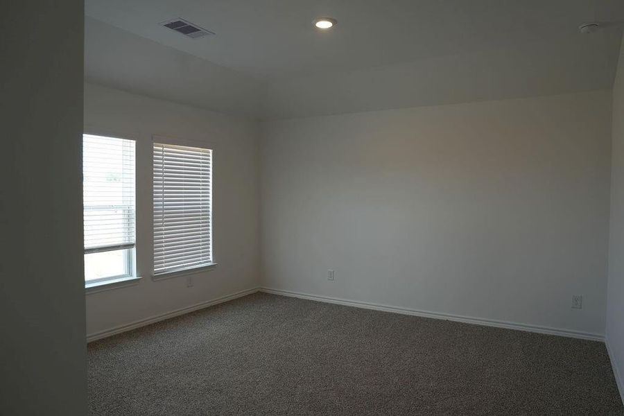 Spacious, unfurnished interior of a new home in , Dayton (Image 12).