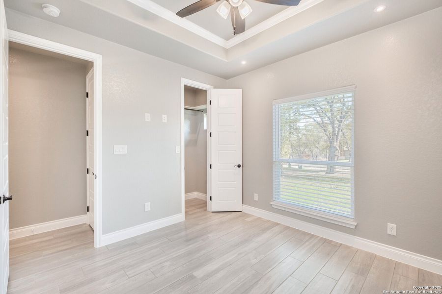 Spacious, unfurnished interior of a new home in , La Vernia (Image 37). Spacious, unfurnished interior of a new home in , La Vernia (Image 37).