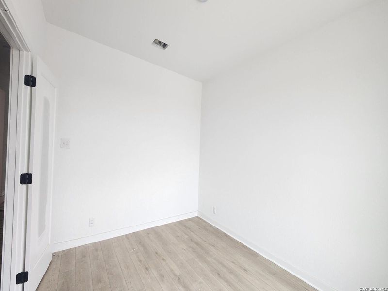 Spacious, unfurnished interior of a new home in Arcadia Ridge, San Antonio (Image 8).