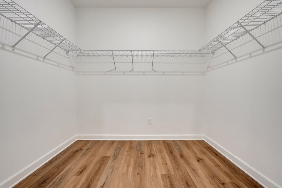 Spacious, unfurnished interior of a new home in Barton's Bend, Crestview (Image 41).