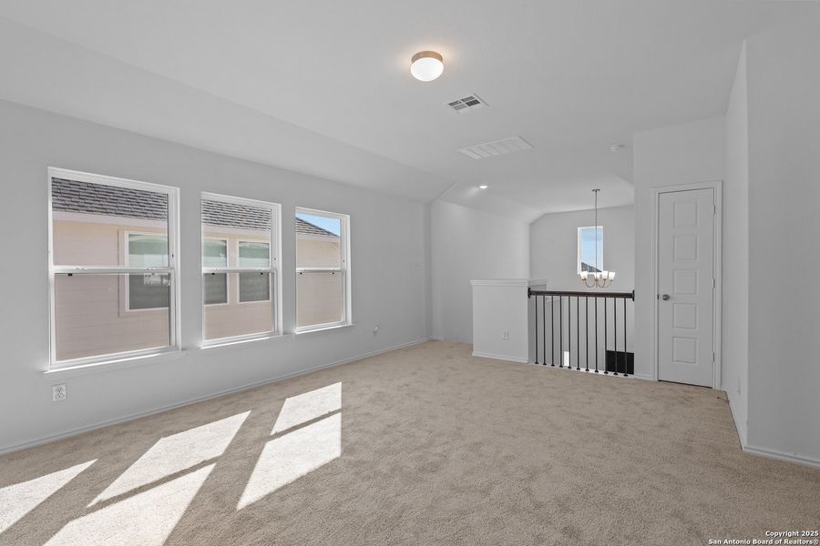 Spacious, unfurnished interior of a new home in Davis Ranch, San Antonio (Image 13).